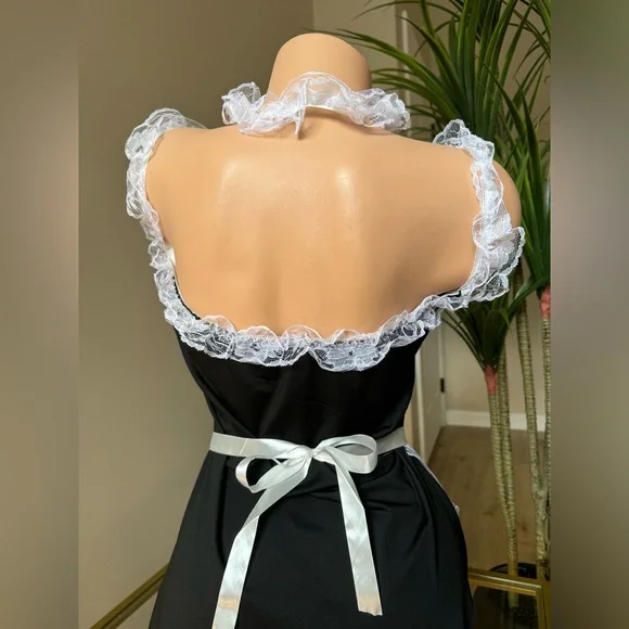Black and White Lace Maid Costume - Picture 5 of 5